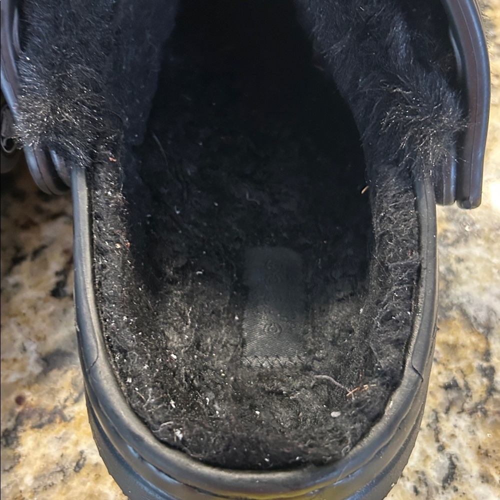 CROCS Black Fuzzy Clogs - Picture 4 of 7